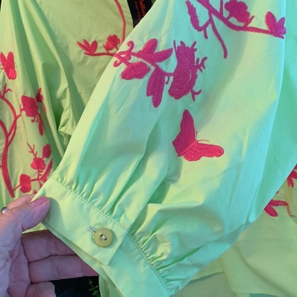 Pleats Collection Size Small yellow 3/4 sleeve top with embroidery detail - Picture 10 of 13